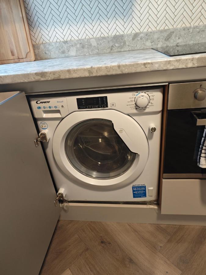 1 Bedroom Flat In Wood Green Piccadilly Line Londra Exterior foto