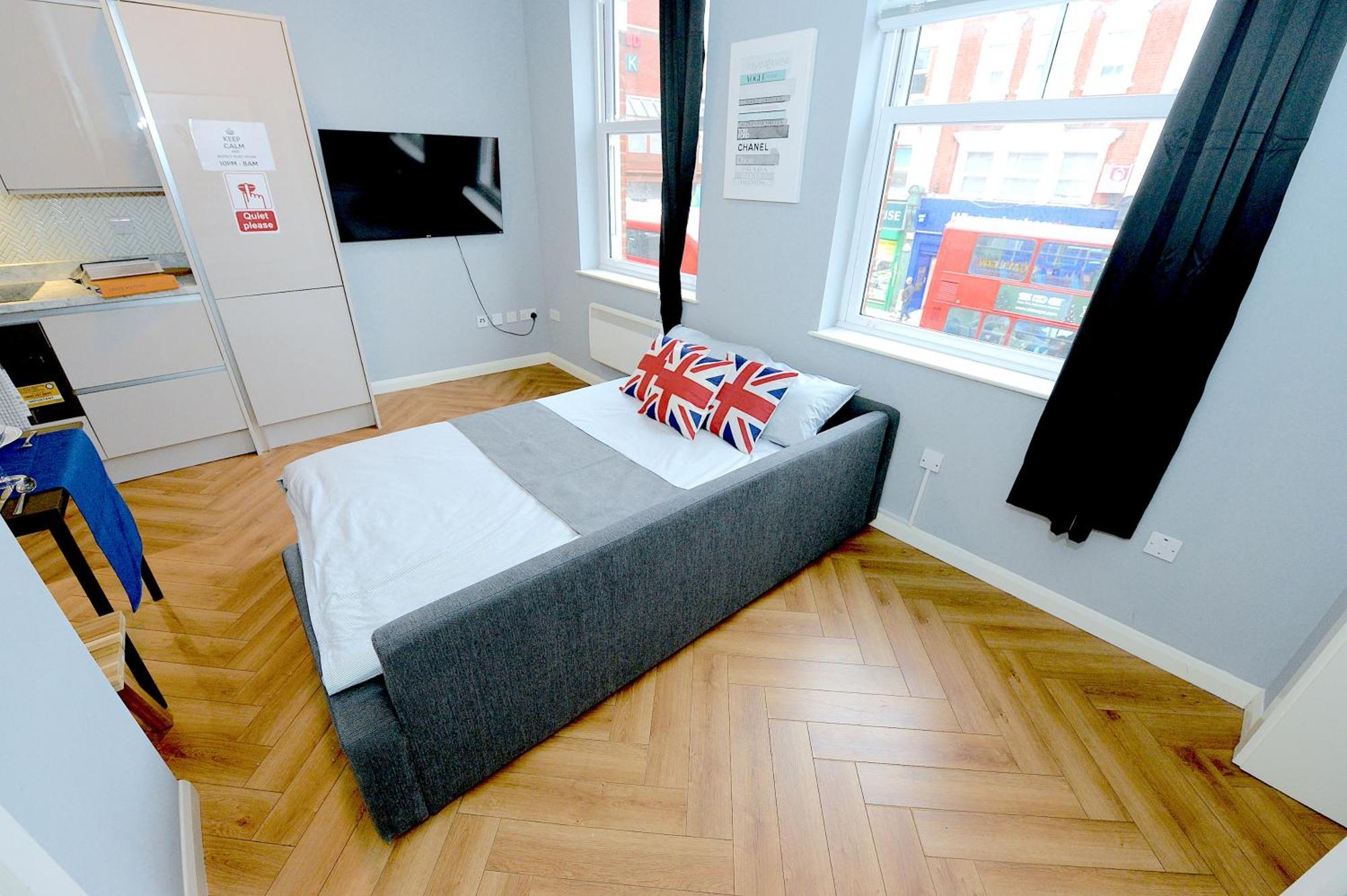 1 Bedroom Flat In Wood Green Piccadilly Line Londra Exterior foto