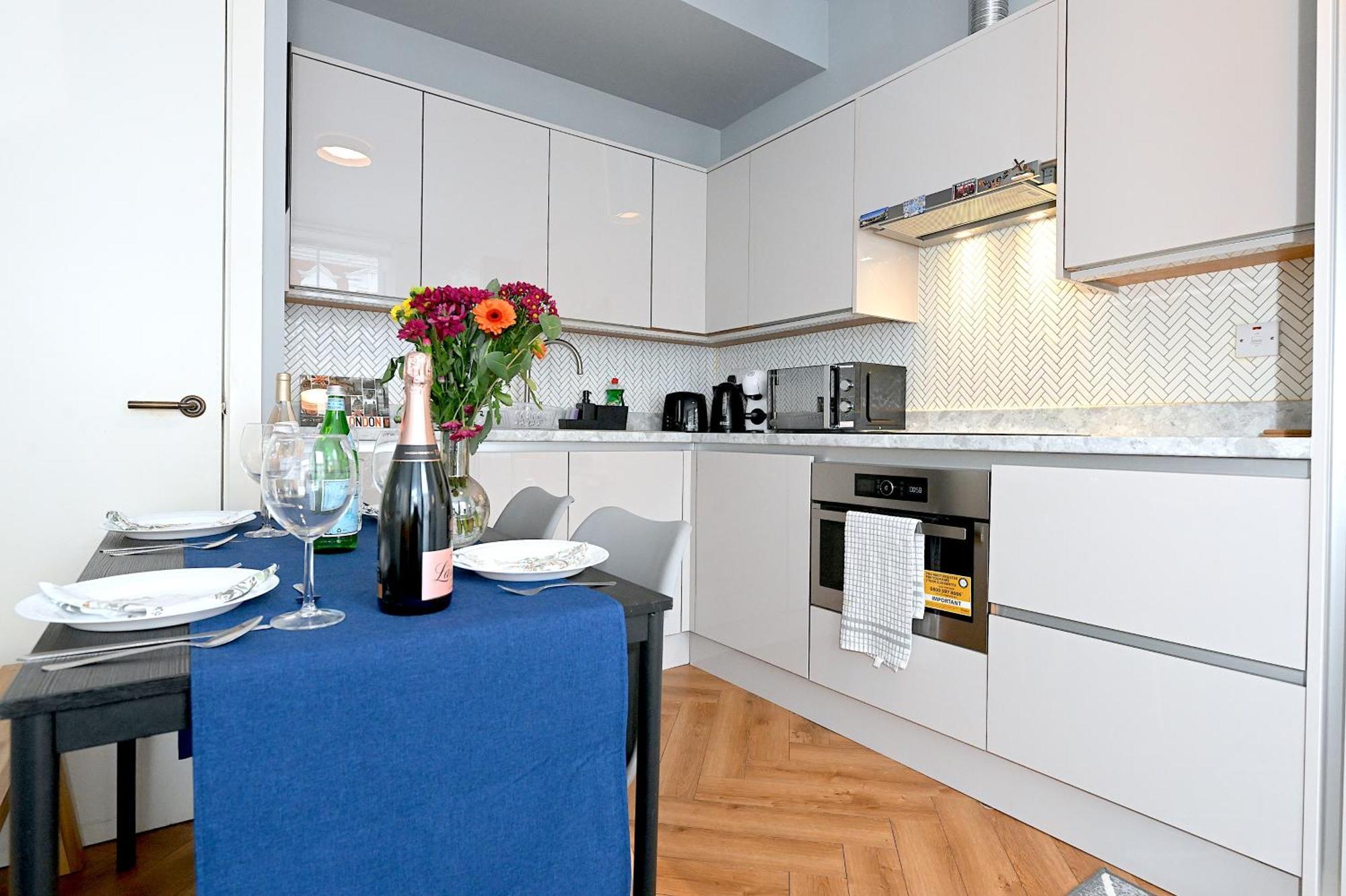 1 Bedroom Flat In Wood Green Piccadilly Line Londra Exterior foto