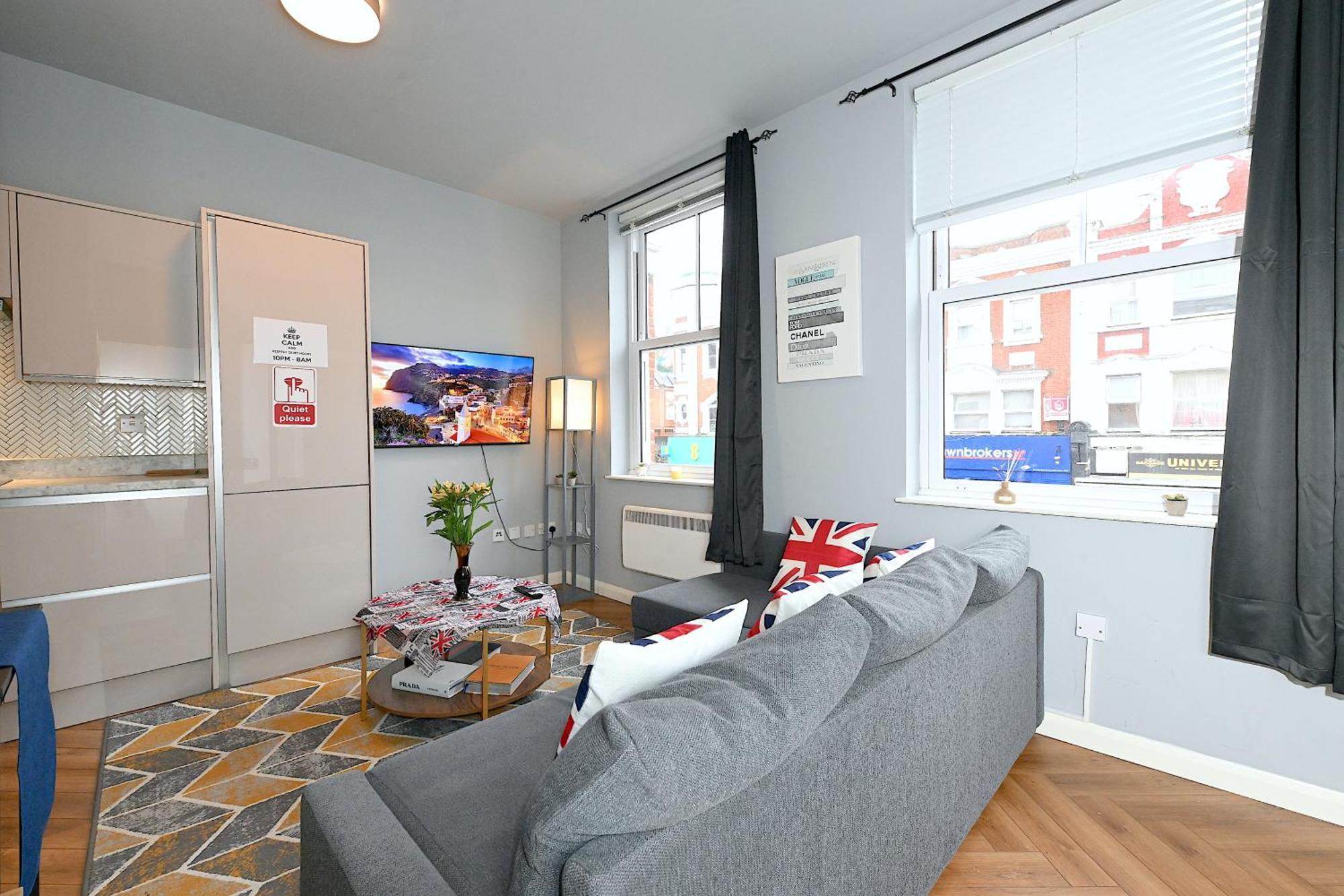 1 Bedroom Flat In Wood Green Piccadilly Line Londra Exterior foto