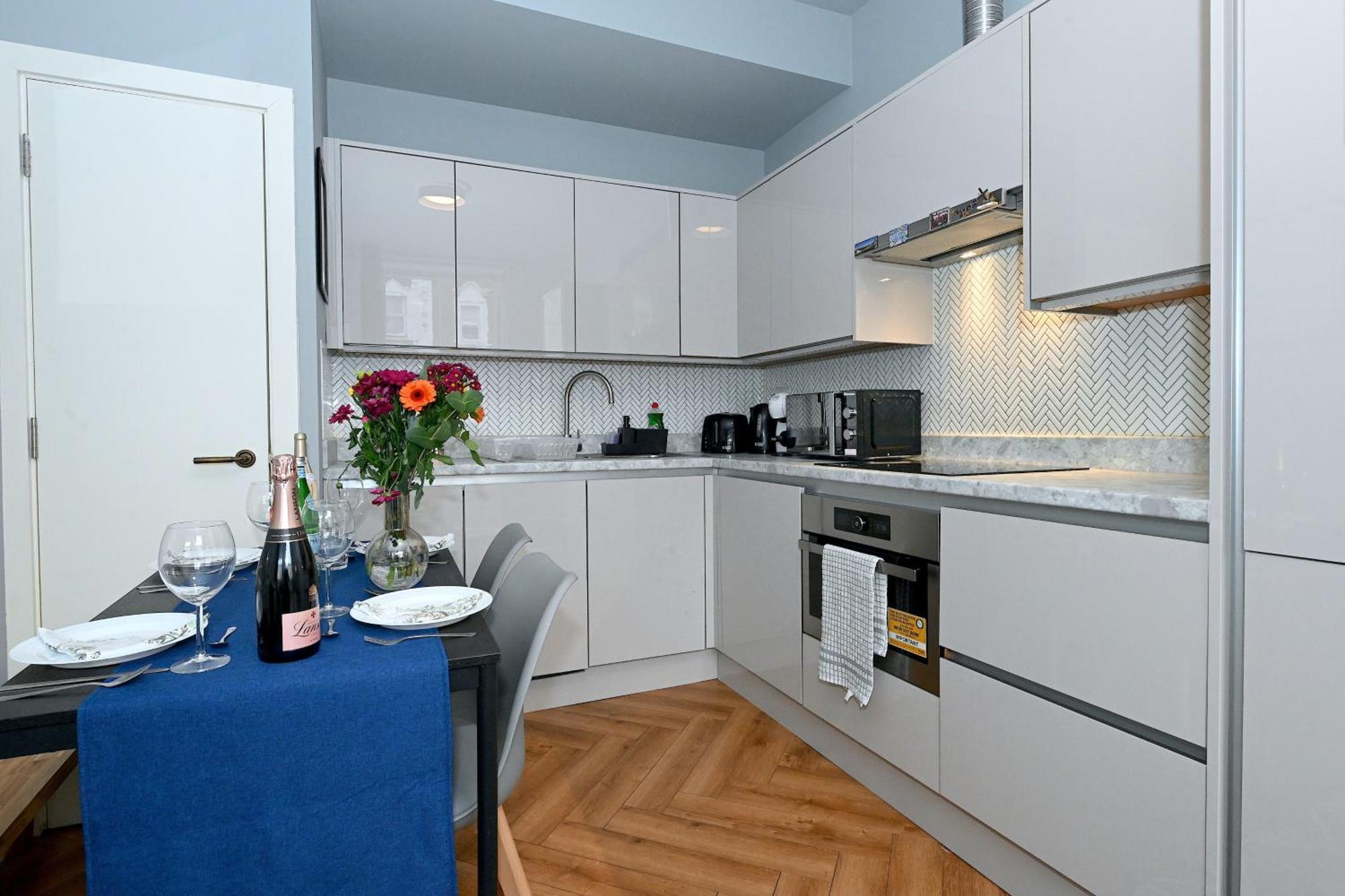 1 Bedroom Flat In Wood Green Piccadilly Line Londra Exterior foto