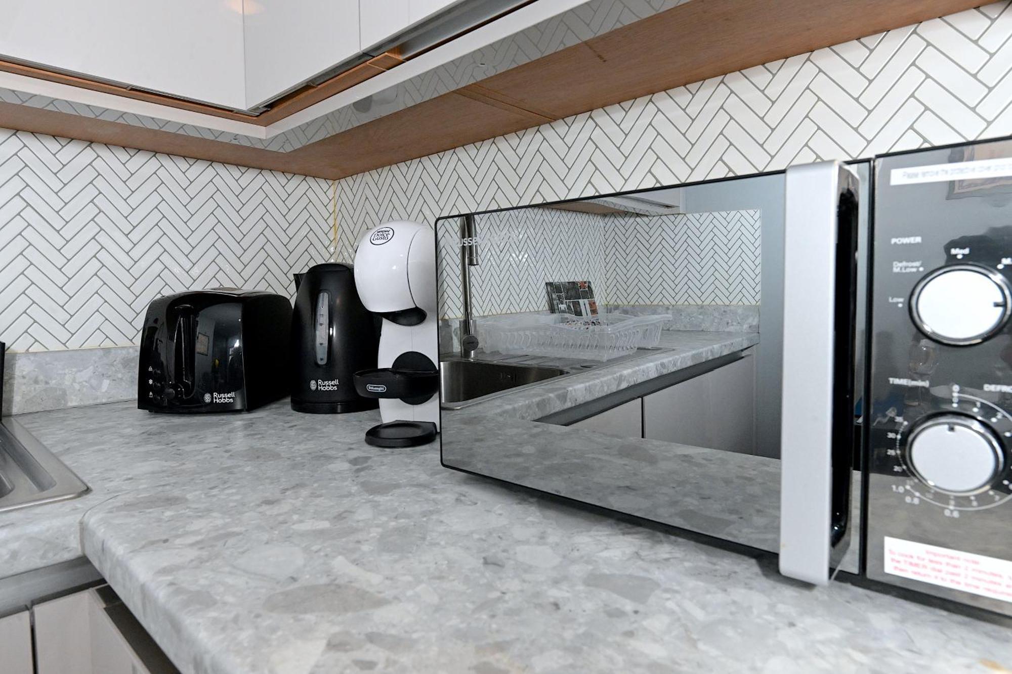1 Bedroom Flat In Wood Green Piccadilly Line Londra Exterior foto